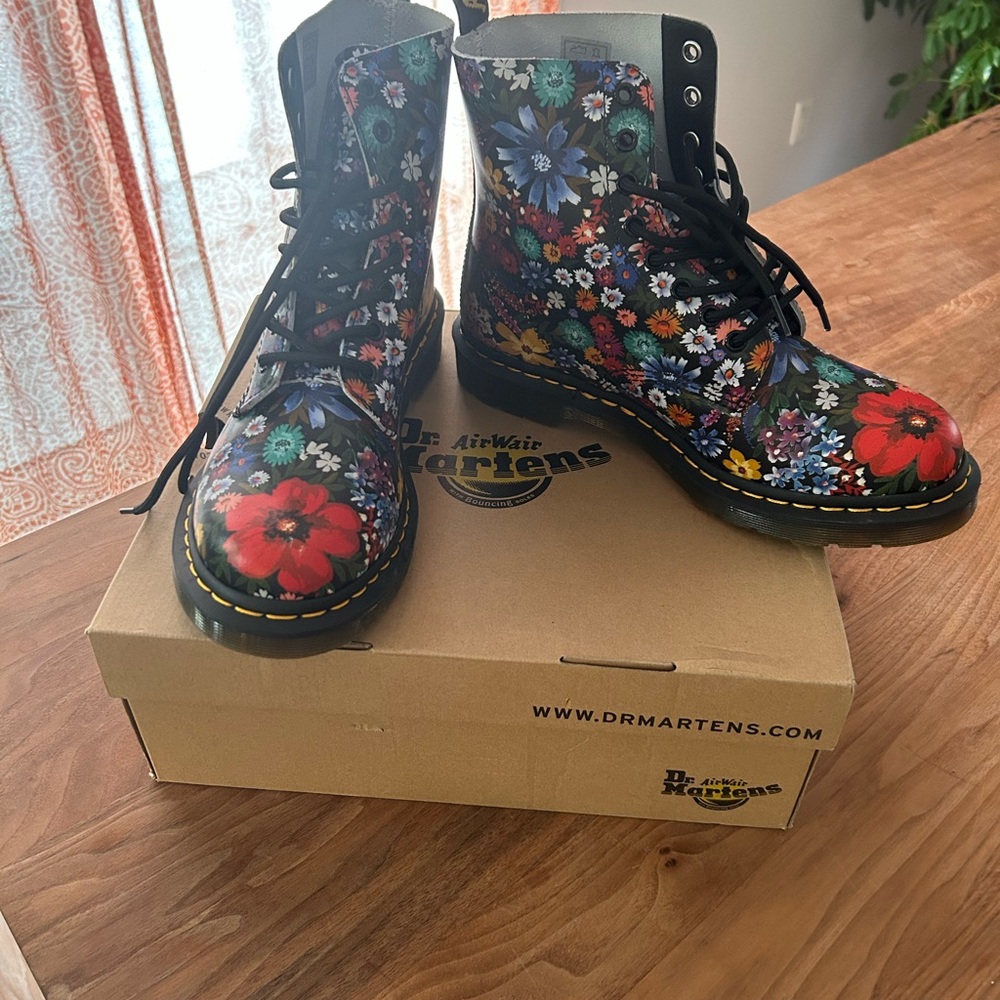 Dr. Martens Wanderlust Multi Boots